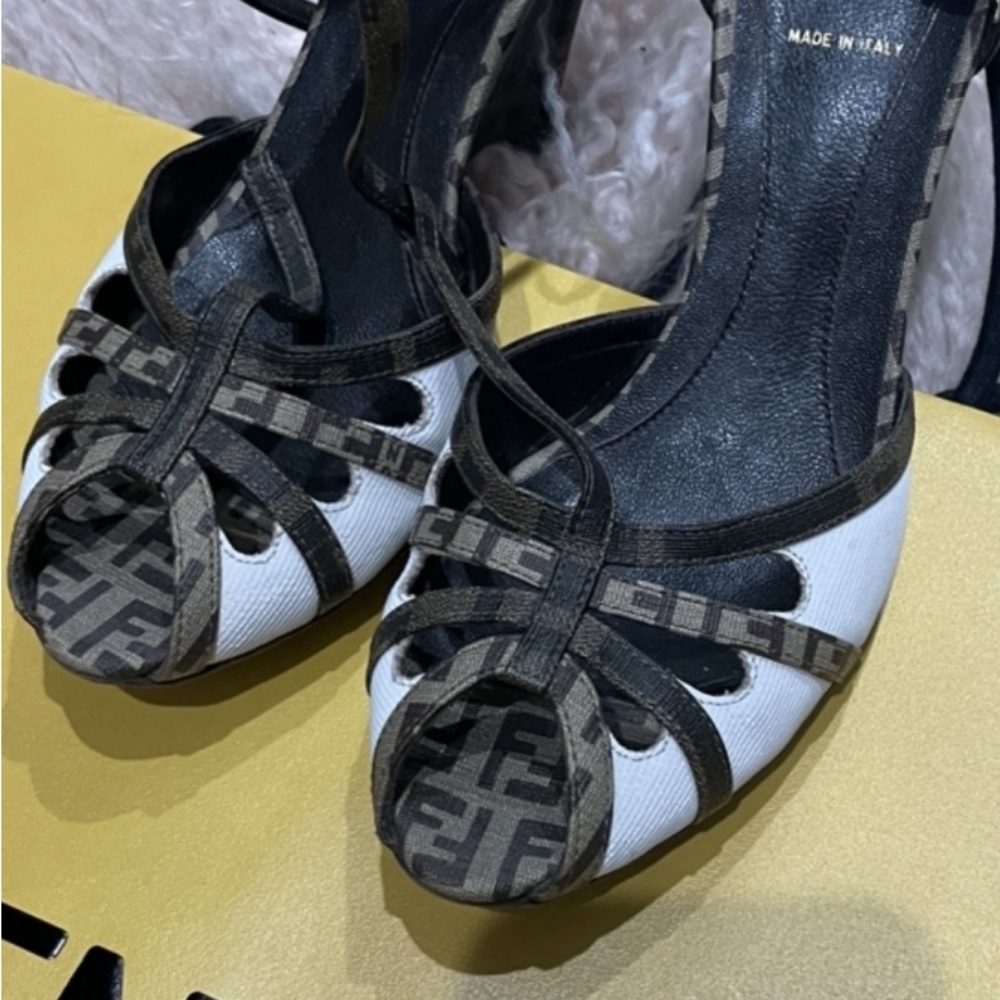 Excellent preowned Fendi heels / wedge with box